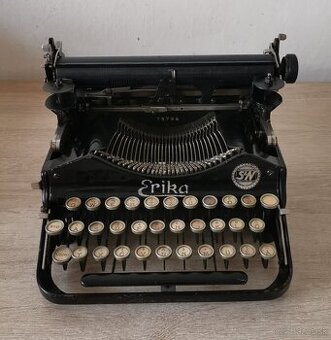 Starožitný skladací písací stroj ERIKA model 4 z roku 1927