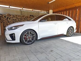 Kia proceed 2019 1.6 crdi 100kw 7 stup. Automat