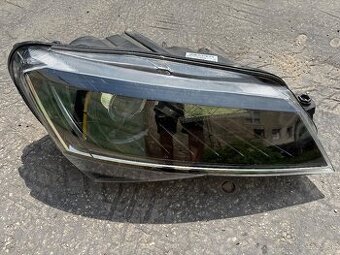 Pravé bixenon svetlo Škoda Superb 3