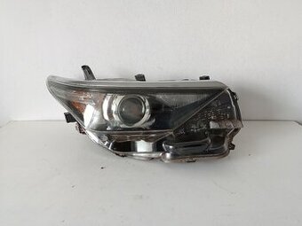 svetlo PP , Toyota Auris ii 2015-2018 8111002K30 300€