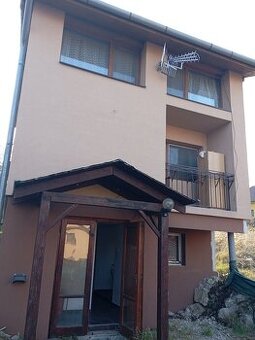 Podhájska - Rekreačná chata so zariadením pri kupalisku