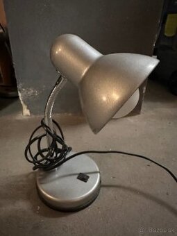 Predam malu stolovu lampu.
