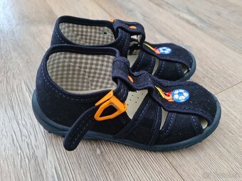 Papucky  25 (exterier/interier)