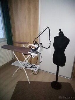 Predám priemyselnú žehliacu dosku so žehličkou.