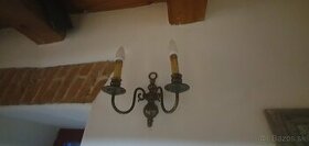 starožitná nástenná mosadzná lampa