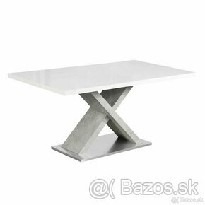Jedálenský stôl a stoličky