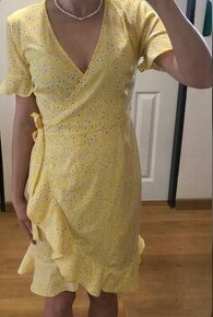 ————-Žlté kvetované zavinovacie šaty Only XS/S, 12 E——-