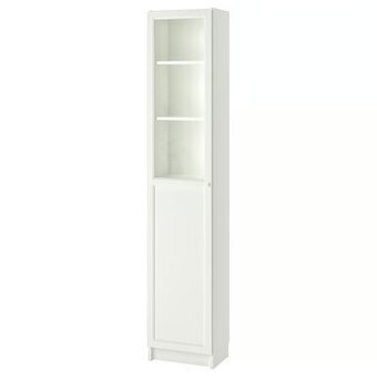 Billy knižnice z Ikea s dvierkami Oxberg