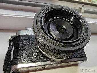 Nikon Z fc + nikor 28mm + grip
