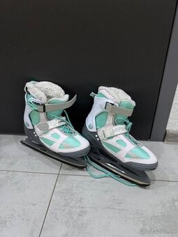 Predam zachovale damske korcule