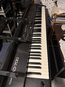 Roland rd 700