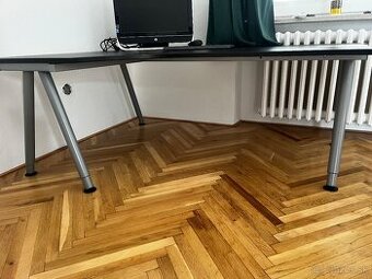 Rohovy kancelarsky stol