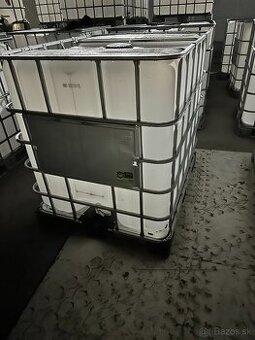 IBC nádrže 1000L na plechovej palete – ako nové