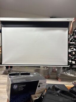 Predám motorové projekčné plátno reflecta – ako nové