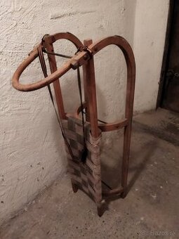 stare sanky, korcule,konik,vianocne ozdoby,stojan, svetielka