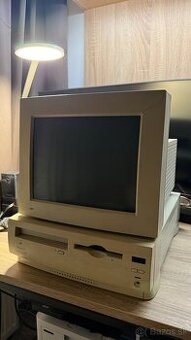 Apple Macintosh Performa 630 a Apple Monochrome display