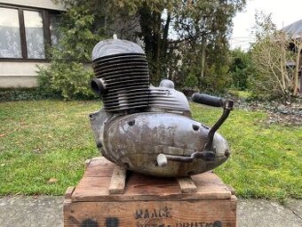 Motor Jawa Pérák 250