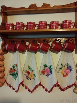 Predám starsiu drevenú poličku len za 29€