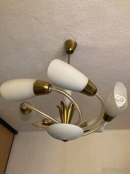 Dizajnový retro luster – Mid-Century Modern, mosadz a sklo