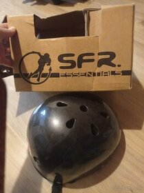 SFR - Essentials helma na skateboarding alebo inline skating