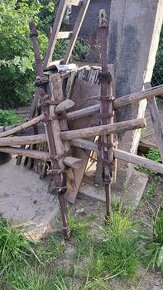 Starý voz, osi z dreveného voza