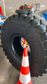 pneumatiky na traktor/bager