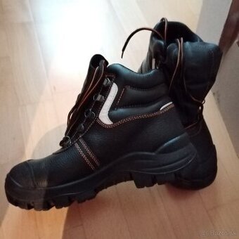 pracovná obuv letná aj zimná č.39 - 1