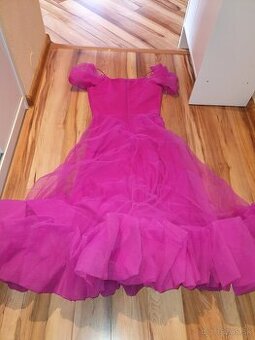 Brutálne tanečné šaty S 36