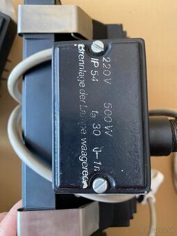 500 W halogénové svietidlo.