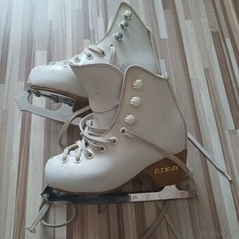 Dievcenske korcule 27