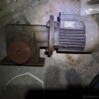 Elektromotor z prevodovkou