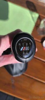 BMW E92 M3 radiaca páka