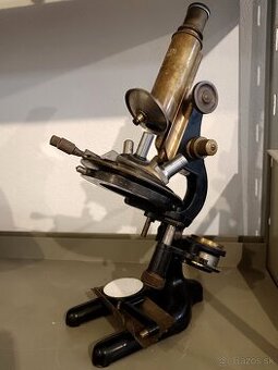 Starožitný mikroskop