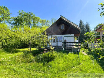 Záhrada s murovanou chatou a bazénom pri Stupave, okres Ma