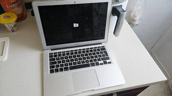 Macbook Air 2017 A1466 - padol soft, alebo sa pokazil disk