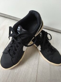 Nike court Royale