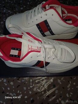 Tommy Hilfiger