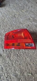 Predám zadné ľavé svetlo na Audi A4 B7