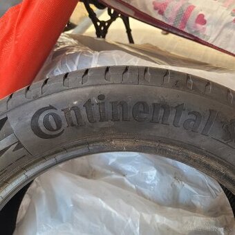 Pneu 215/55 R18 - 1