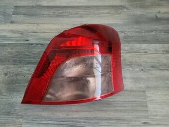 TOYOTA YARIS PRAVE SVETLO - 1