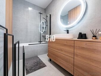 Moderný DOM, parkovanie, záhradka - pri Nitre