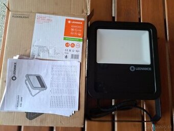 Led reflektor  LEDVANCE FLOODLIGHT 80W 4000K + darčeky