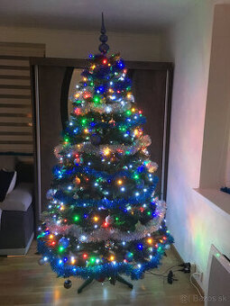 Predám komplet vianočný stromček s ozdobami a svetielkami