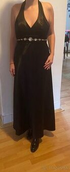 Slávnostne čierne saty