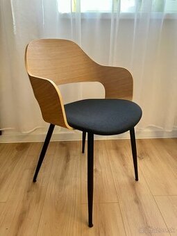 Jedálenské stoličky – ako nové