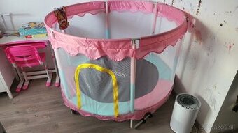 Trampolína vnútorná s ohradou