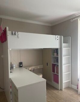 poschodová detská postel so stolom a zásuvkami