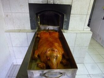 PEČENÉ PRASIATKO V PECI NA DREVO