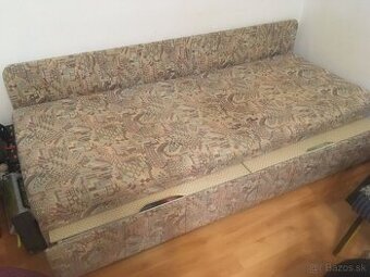 Rozkladacia pohovka s úložným priestororm