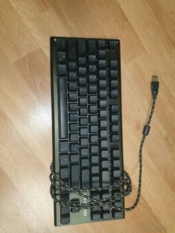 Mechanická klávesnica s azbukou